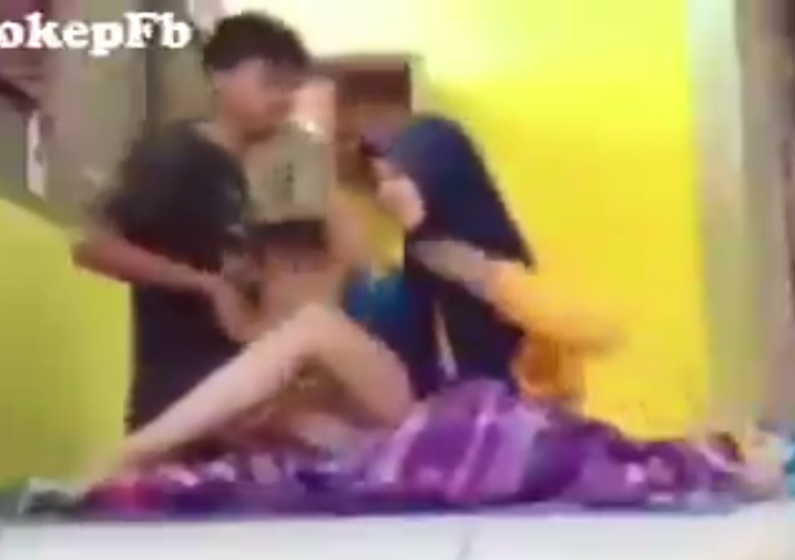 Mahasiswi Manis Yang Viral Legit Dan Gurih Apem Kecil Wangi Cuman Masik Satu Jari