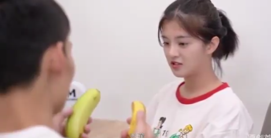 Si Cantik Salsa Viral Vidio Shur Full Hot Dengan Anggota DPR Di Sebuah Hotel