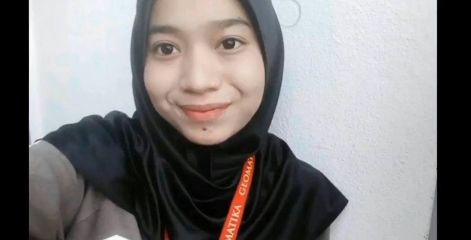 Viral Terbaru Burung Abang Terjepit Gunung Kembar Gadis Hijab Yang Gede Mulus